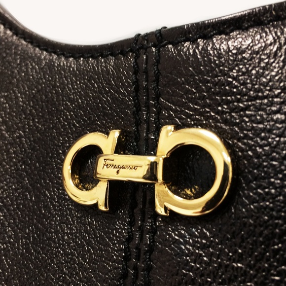 Salvatore Ferragamo Betulla Black Leather Tote Bag - Picture 2 of 8